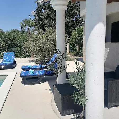 Dairos Villa